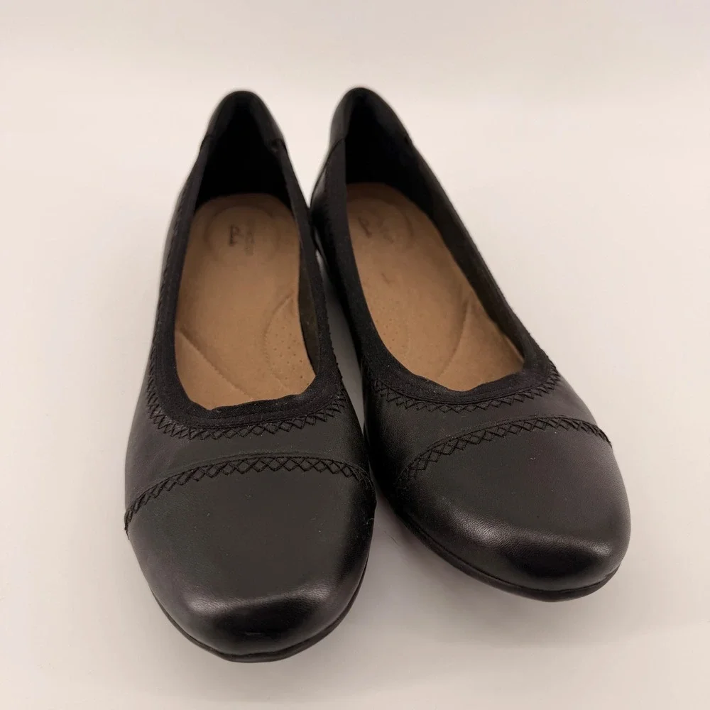 Clarks Ballet Flats Women's 8.5 Black Leather Round Toe Cross Stitch Slip On